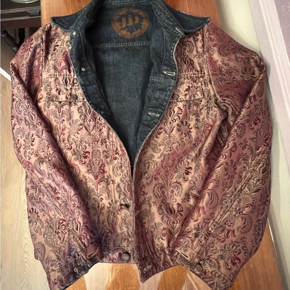 Men’s SZ M, Gold, Burgundy & Blue Lightweight Denim Jacket with Textured Fabric. - Picture 13 of 17
